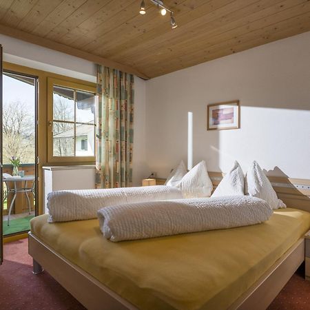 Gaestehaus Schwaiger - Wiesenweg Kossen Ruang foto