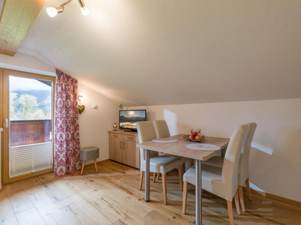 Gaestehaus Schwaiger - Wiesenweg Kossen Ruang foto