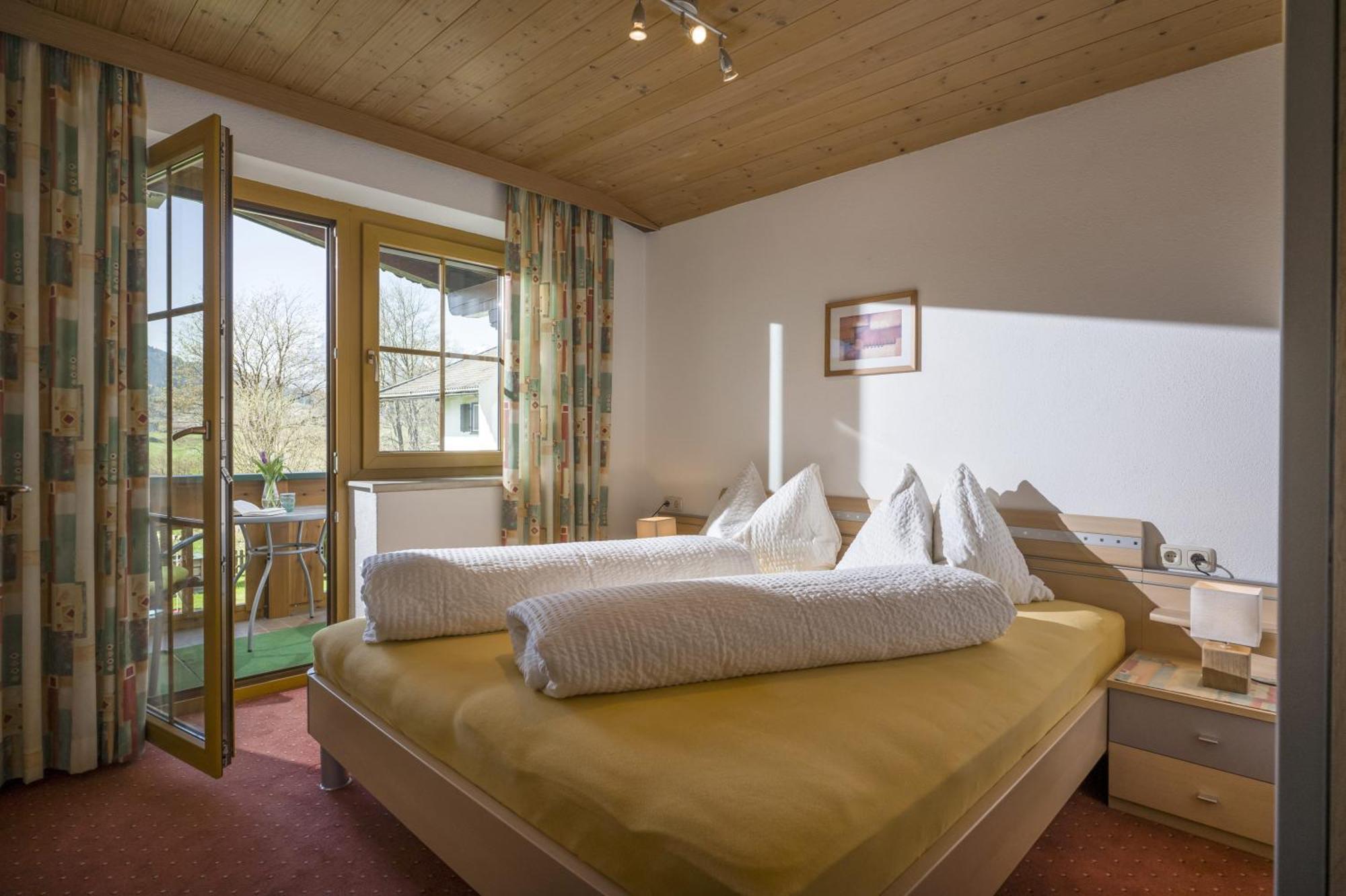 Gaestehaus Schwaiger - Wiesenweg Kossen Ruang foto